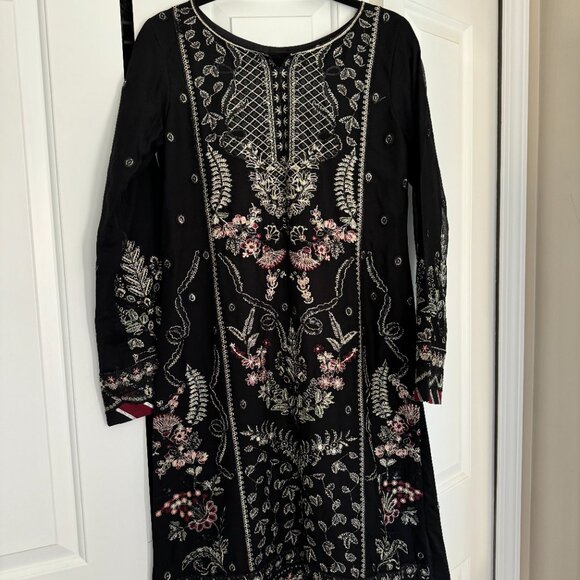 Gulaal Fancy Outfit - Never Worn - Picture 6 of 7